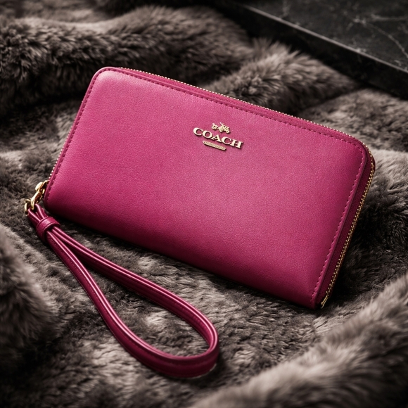 Coach Handbags - Euc Coach Leather Zip Wallet Magenta Wristlet